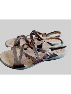BOC Born Concept Brown Strappy Flat Sandals Women's Size 10M